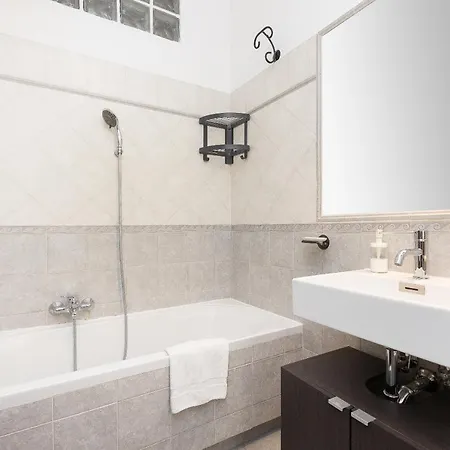 Paruta By In Lejlighed